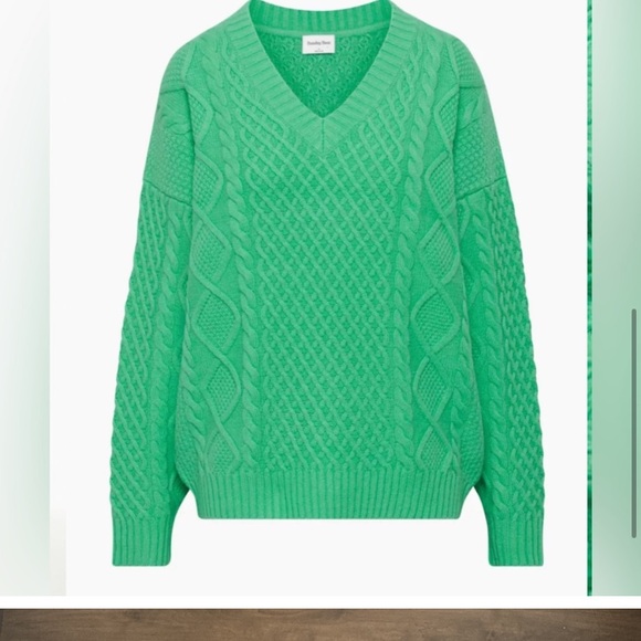 Aritzia / Sunday Best/ V-neck cable-knit/wool sweater/  Host Pick 🧶 brand new - Picture 9 of 11